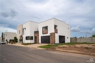 Building Photo - 6706 N 11th Ln