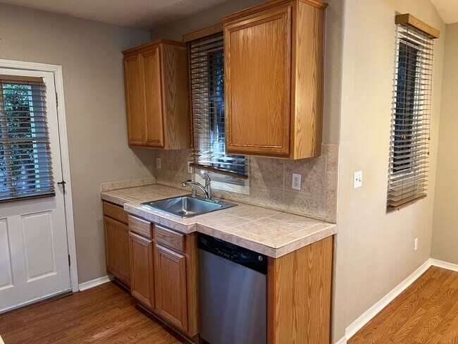 Building Photo - 3 Bedroom Home