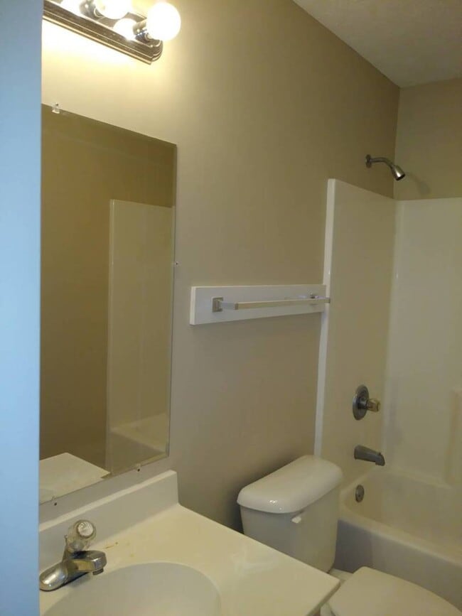 Building Photo - 1st Floor 1 Bedroom Condo