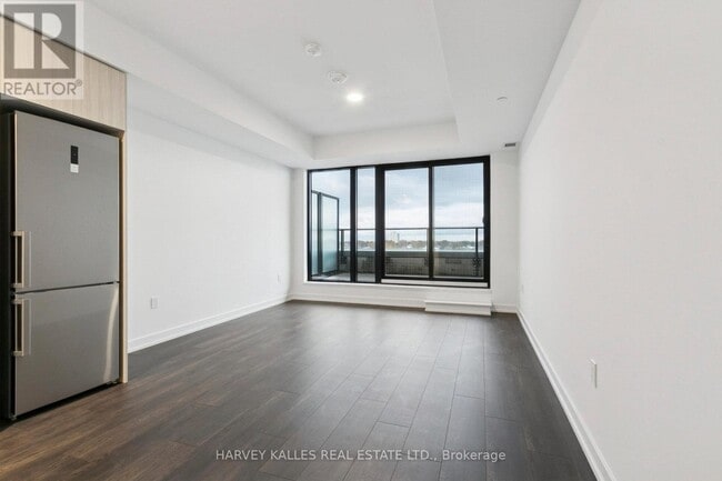 Building Photo - 801 The Queensway