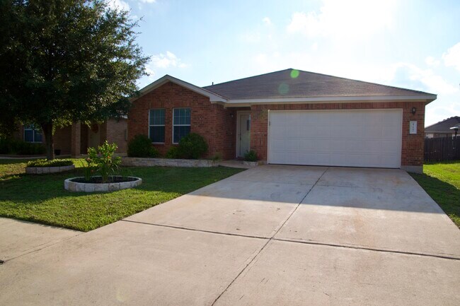 Building Photo - 517 Emma Rose