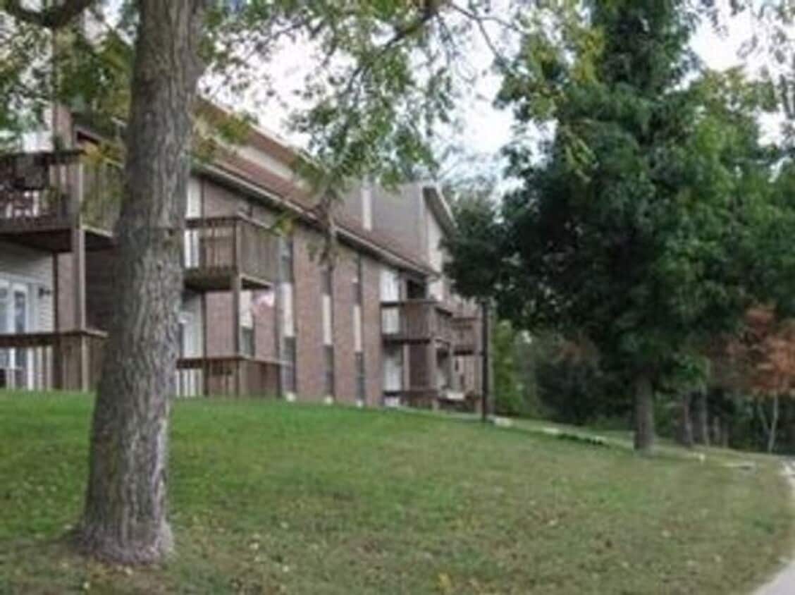 Primary Photo - 2 bedroom one bath apartment in beautiful ...