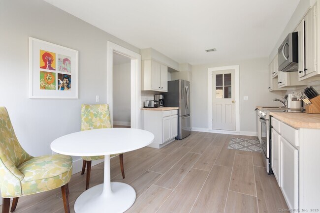 Foto del edificio - 104 Sunset Ridge Rd