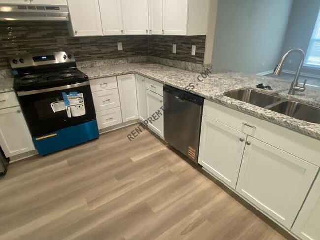 Building Photo - 1305 Lee Mac Dr