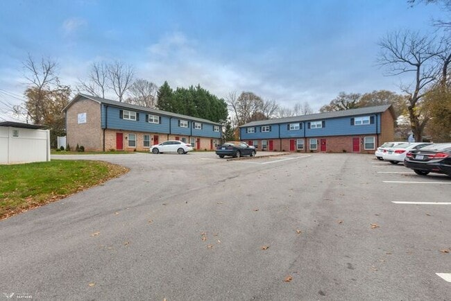 Foto del edificio - Townhomes at Humboldt Place- Fully renovated and move in ready 2 bedroom unit!