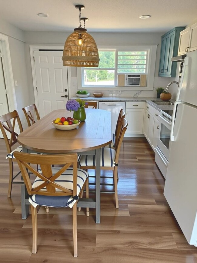 Foto del edificio - Charming & Updated 2-Bedroom Home in Peace...