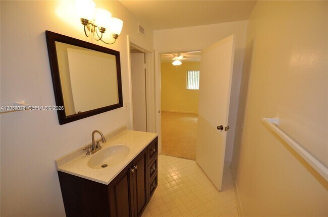 Foto del edificio - 3473 NW 44th St
