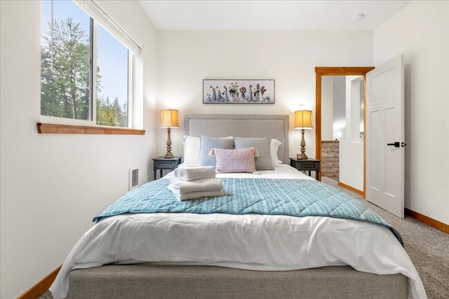 Building Photo - 123 Mowich Way