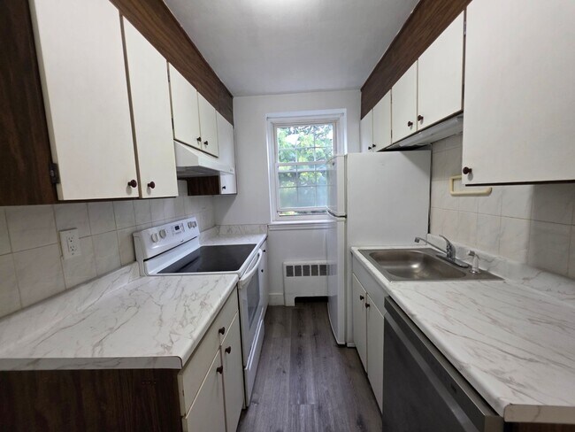 Foto del edificio - 25 Englewood Ave