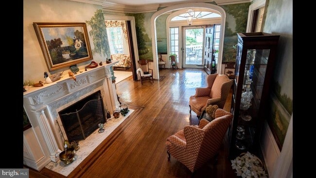 Building Photo - 605 Bank Ave