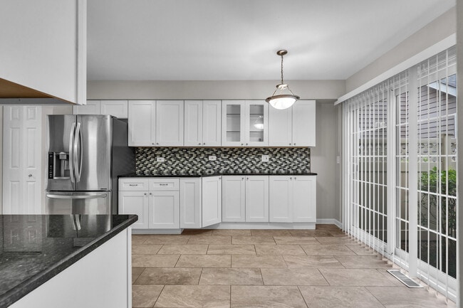 Building Photo - 1553 Stevens Dr