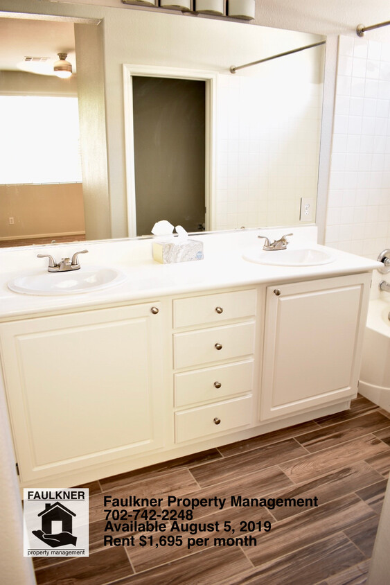 Master Bathroom - 328 Magnolia Arbor St