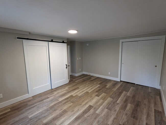 Dormitorio grande Lavadora/secadora Armario izquierdo - 422 State St