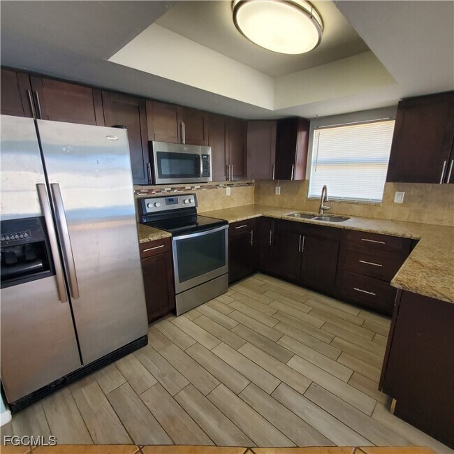 Foto del edificio - 421 Hancock Bridge Pkwy