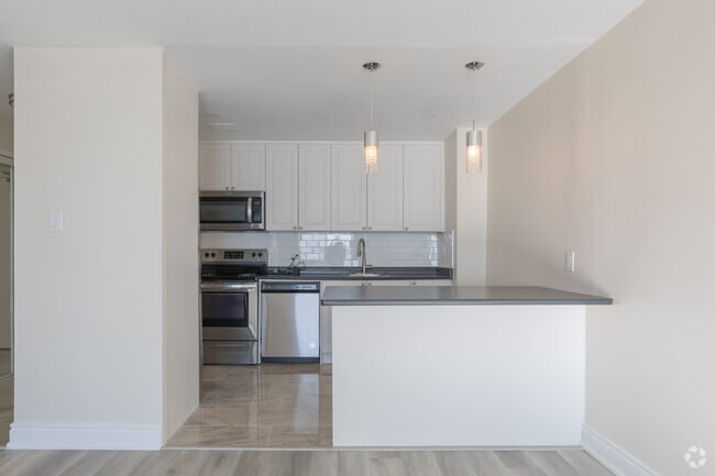 1BR, 1BA - 714SF - Kitchen - The Mariner