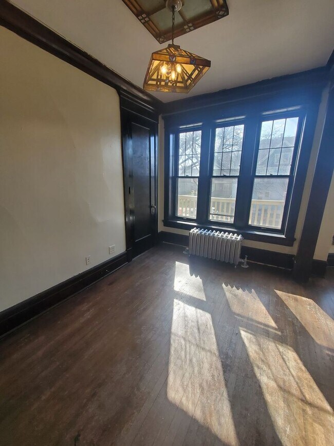 Building Photo - 1002-1004 S 22nd St. (3 Unit)