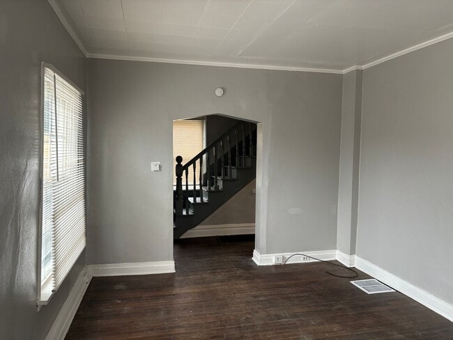 Building Photo - COMING SOON ! 2 STORY - Large 3 Bedroom 1 Bath Home 2 Story