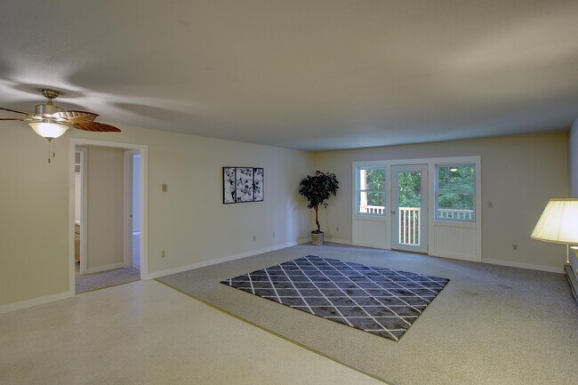 Living/Dining Rm - 44 Evergreen Rd