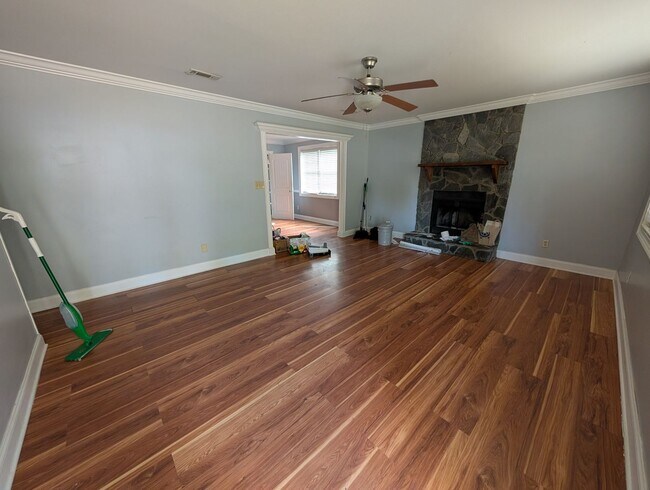 Foto del edificio - 741 Cherry Dr