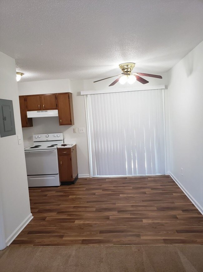 4121 Bethania Station Rd, WinstonSalem, NC 27106 Room for Rent in