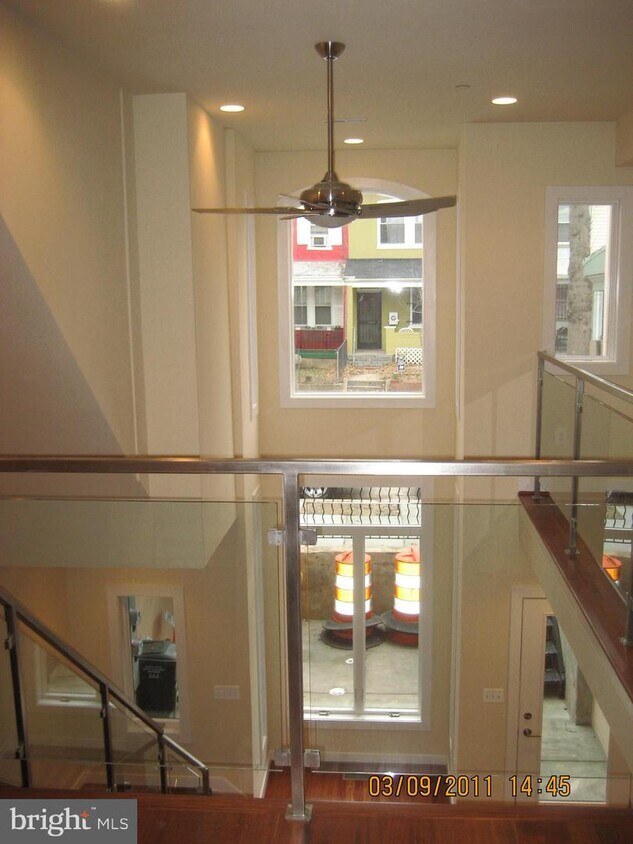Primary Photo - 1024 Kenyon St NW