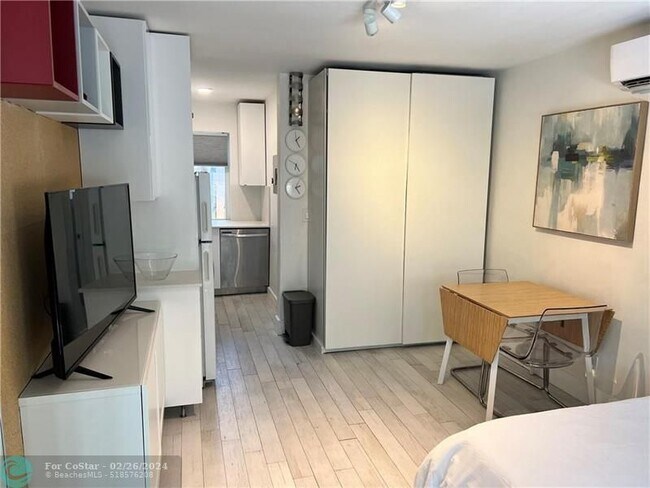 Foto del edificio - 1619 NE 25th St