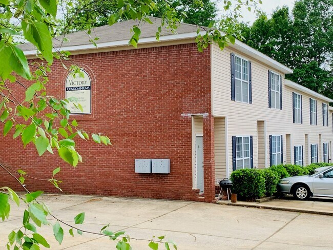 Vista de la calle - 423 N Donahue Dr