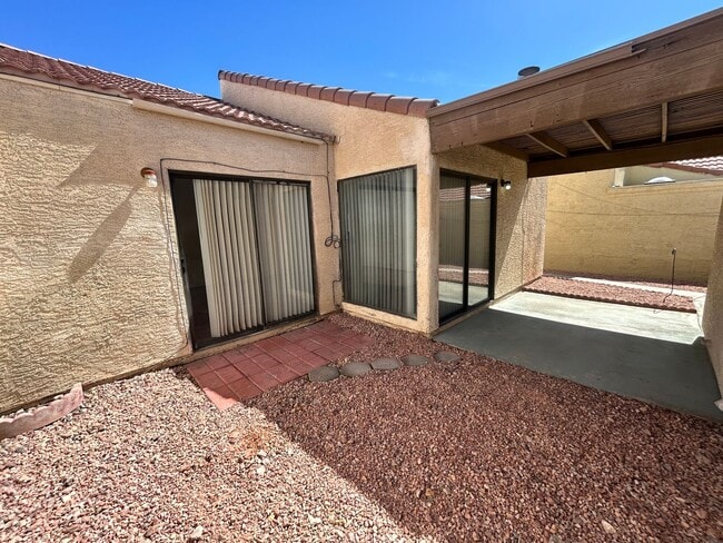 Building Photo - Charming Summerlin retro 2-bedroom home
