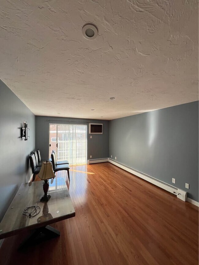 Foto del edificio - 383 Huse Rd