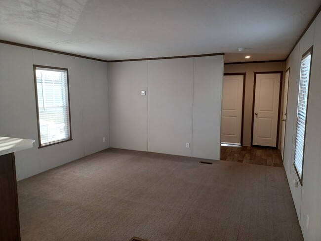Building Photo - 211 Magnolia Pl