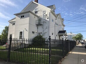 Building Photo - 889 Pine St