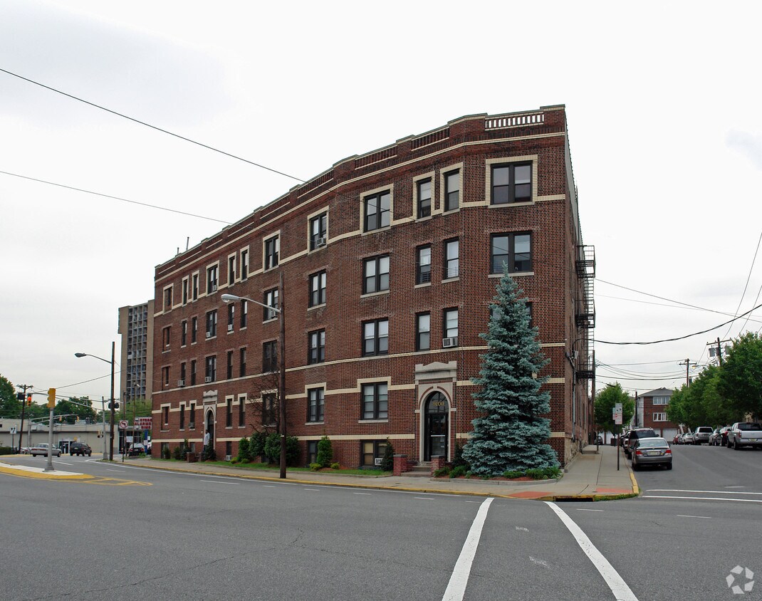 Building Photo - PINNACLE EQUITIES, LLC