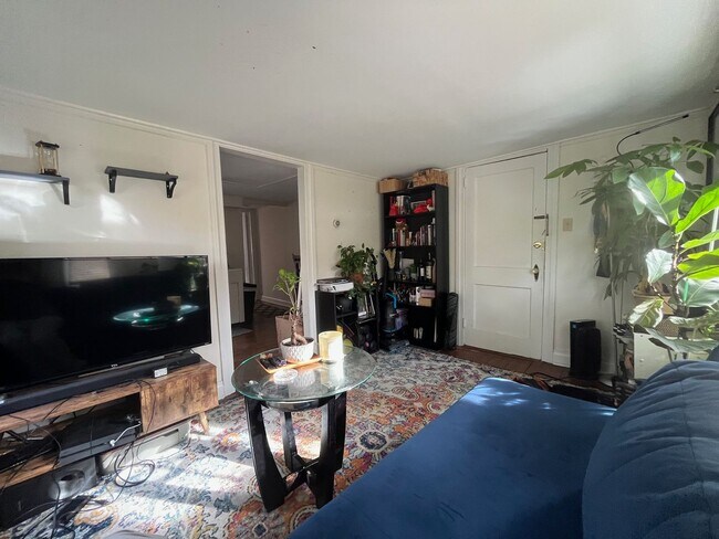 Foto del edificio - Charming 1BR Apartment Steps from UNC – Water & Electric Included!