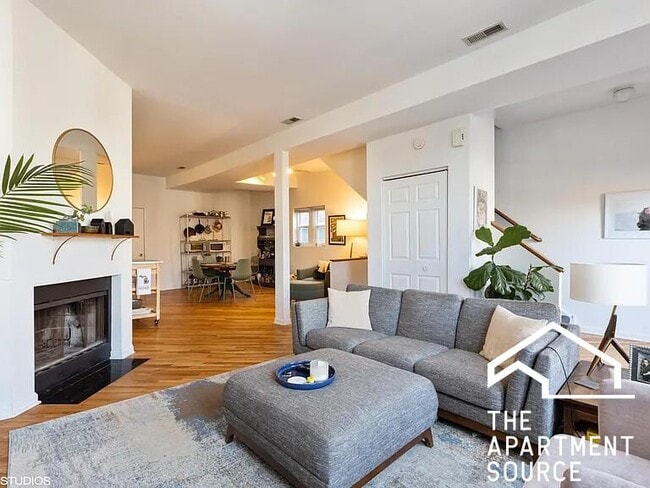 Building Photo - 2518 N Ashland Ave