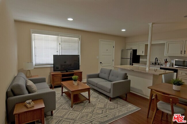 Foto del edificio - 2646 Ellendale Pl