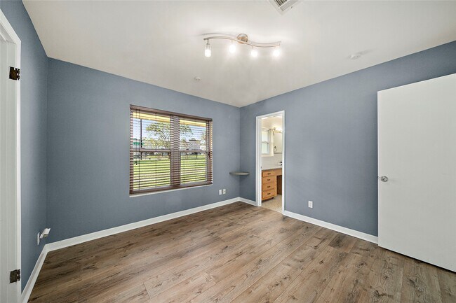 Building Photo - 8710 West Ln