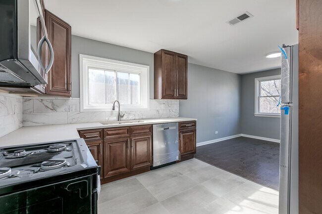 Foto del edificio - 5843 N Cicero Ave