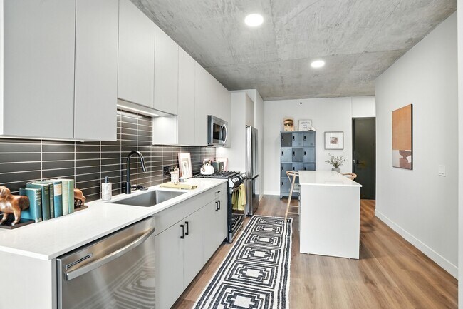 Foto del edificio - 312 N May St