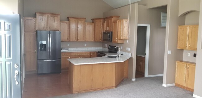 Building Photo - 1709 Lynnwood Dr