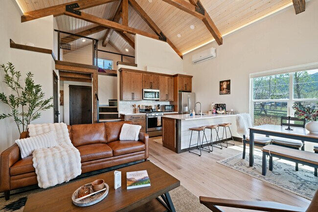 Foto del edificio - 17448 Wilson Creek Rd