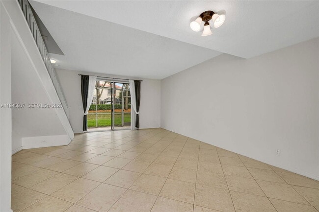 Building Photo - 1210 Sorrento Dr