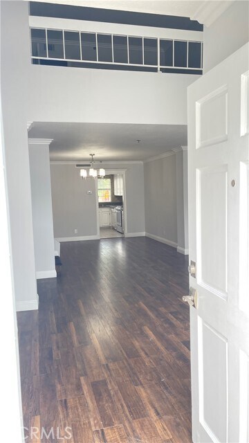 Building Photo - 211 S Redwood Ave