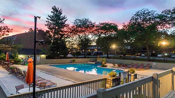 Olentangy Condominiums Pool - 655 Providence Ave