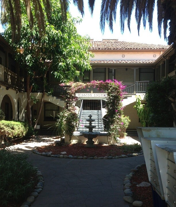 Courtyard Middle - 460 N 1st St
