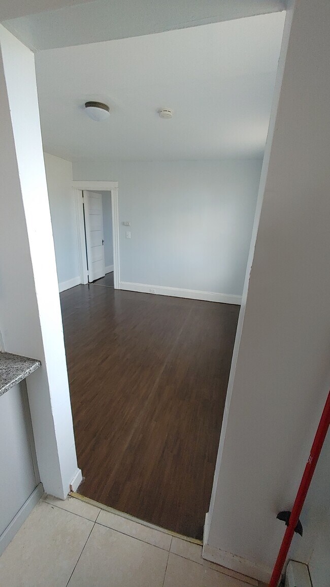 Floor - 202 Avo St