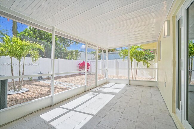 Building Photo - 414 Giralda Ave