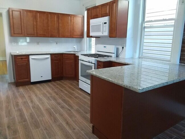Foto del edificio - No broker fee. Pets Welcome. Free Parking.