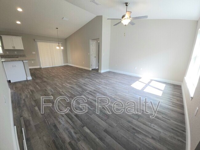 Foto del edificio - 7838 N Vivian Way