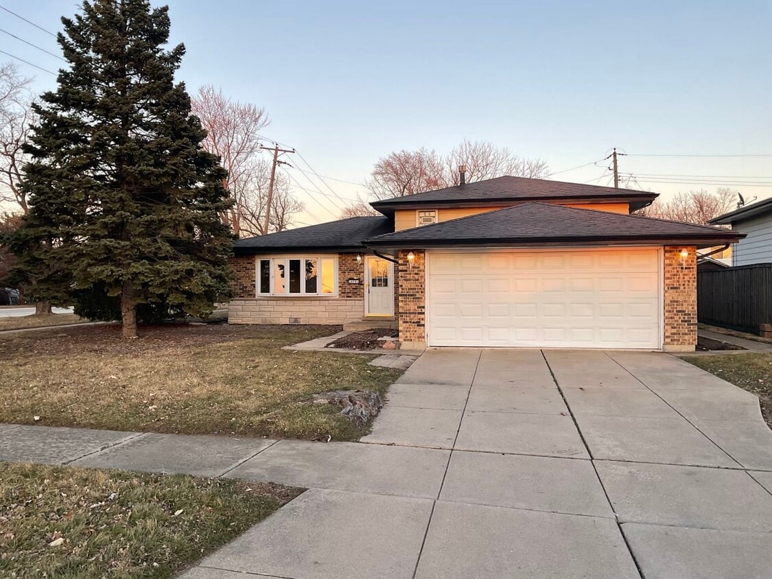 16701 Olcott Ave House Rental in Tinley Park, IL