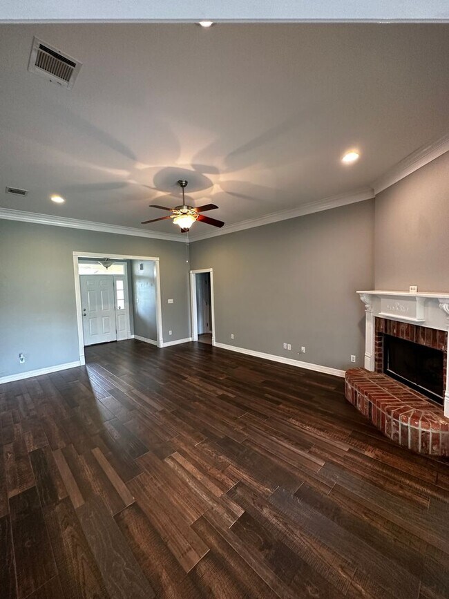 Building Photo - 4218 Parkridge Dr